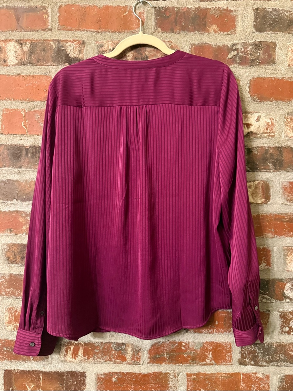 T146 -J. Crew Berry Split-Neck Long-Sleeve Blouse - Picture 3 of 4